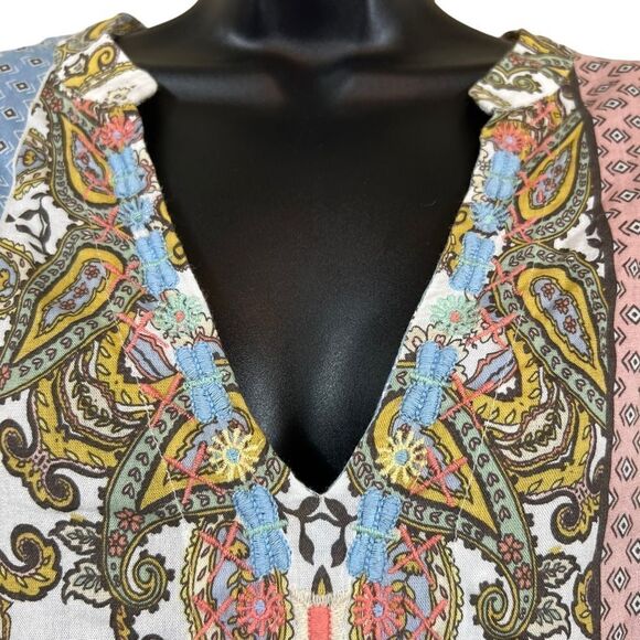 New Directions Curvy Pink Floral Embroidered Tunic - Picture 5 of 11